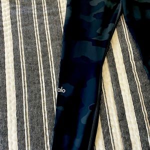 Alo woman’s yoga pants